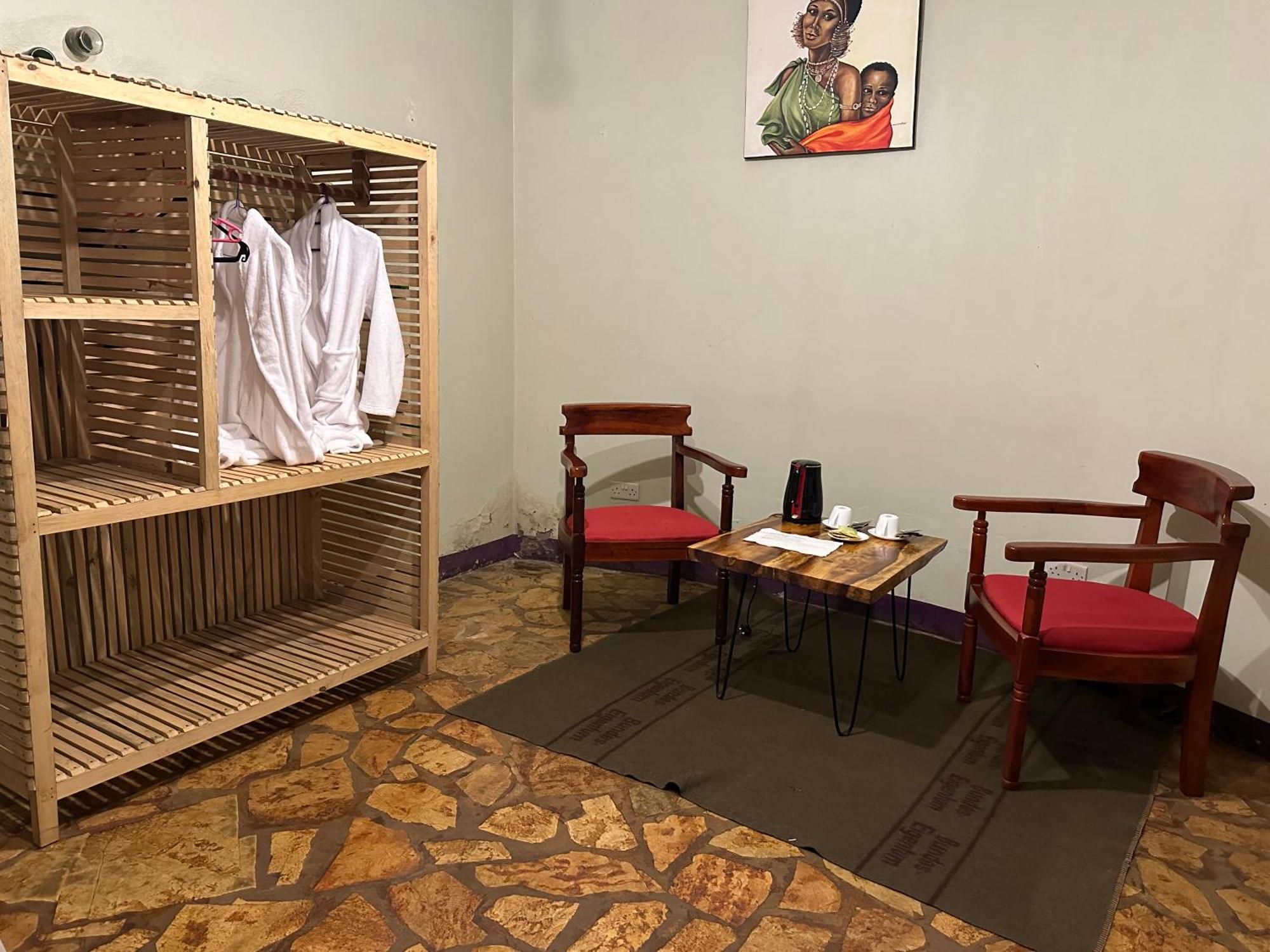 Afro Smile Hotel & Guest House جينجا المظهر الخارجي الصورة